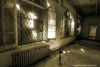Illustration for article titled The Decaying Remains of Abandoned Hospitals